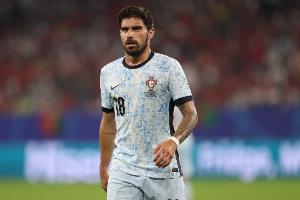 若塔眼中最好的朋友！新月特许家人陪伴陷入悲痛的鲁本-内维斯