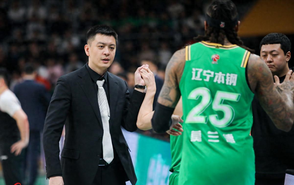 2点原因！杨鸣坚决辞职，签不来胡金秋前队友，赵继伟无心恋战