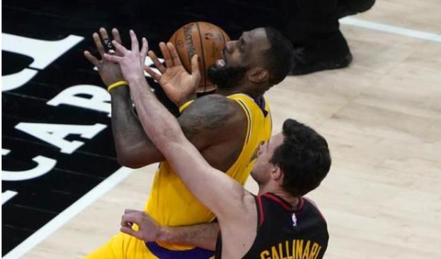 开云体育-湖人胜利收官魔鬼七连客 关键时刻活力与防守再现